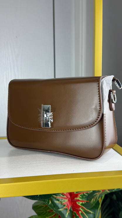 Minimalist Classic Smooth Faux Leather Crossbody Bag | LARYZ Everyday 013