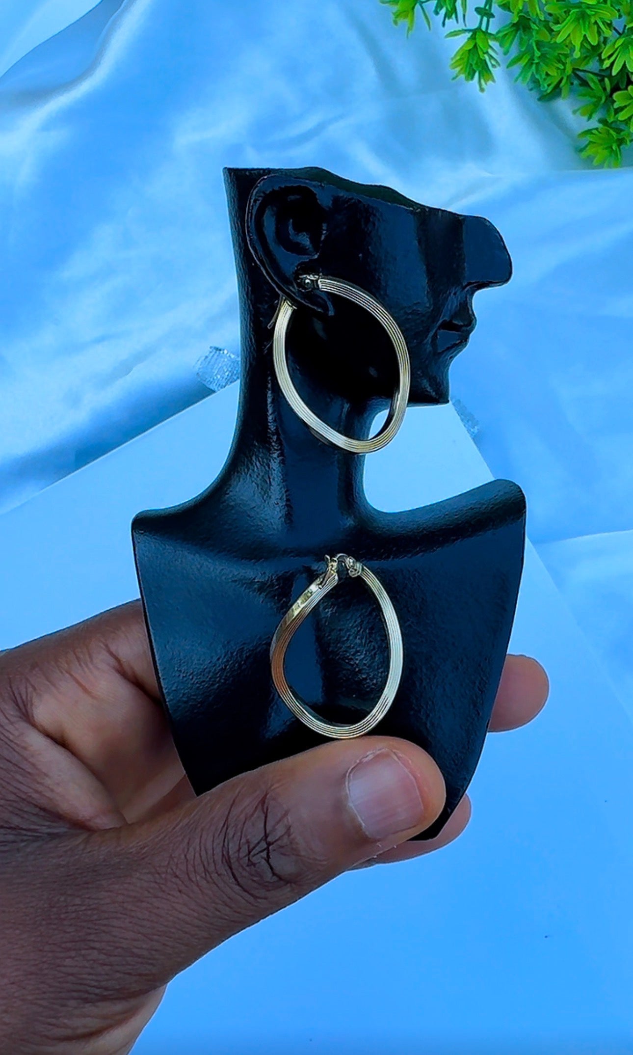 18K Solid Gold Ribbed Hoop Earrings | 1.7g