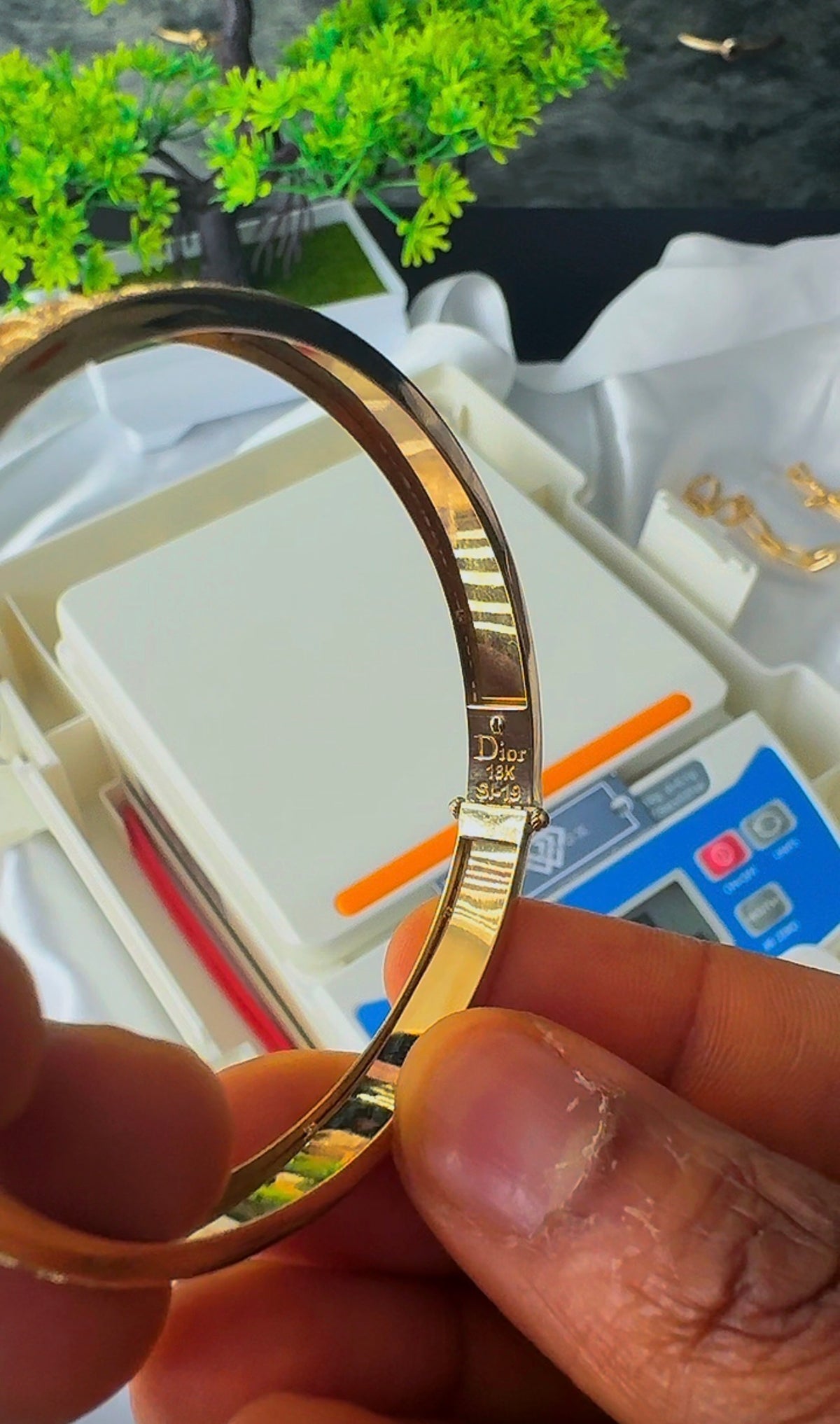 18k Solid Gold Lattice Bangle - Size 19 (11.2g)