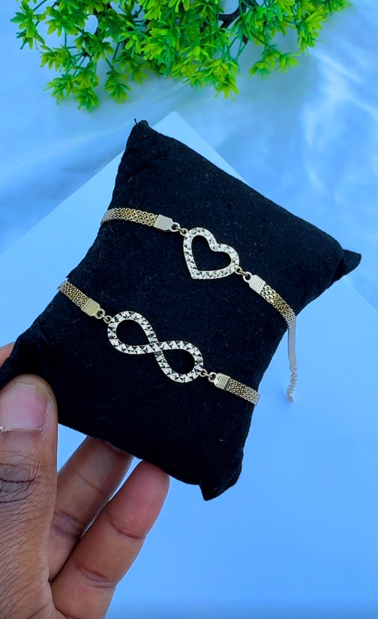 18 Karat Solid Gold Carpet + Charm Anklet | 10 Inches | 4g~4.3g