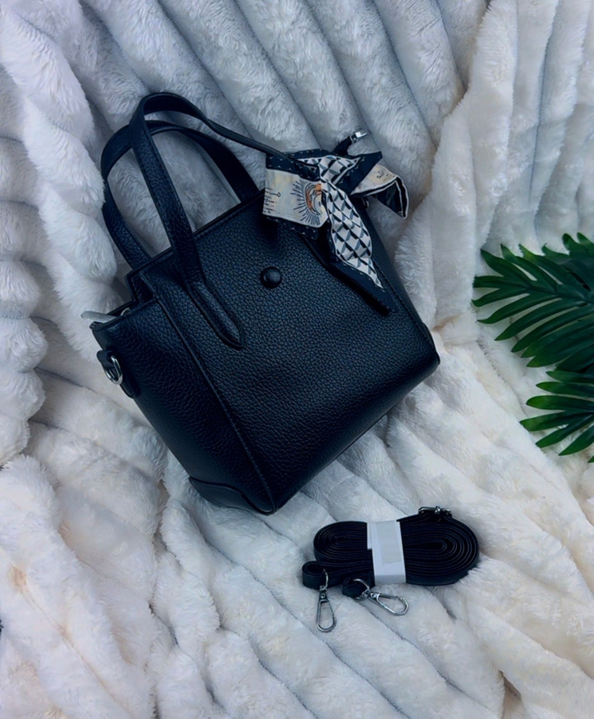 Black Everyday Tote Bag | LARYZ Everyday 005 | Small-Medium
