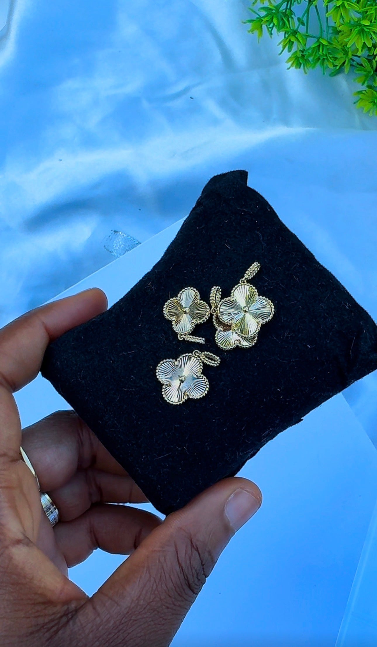 18K Solid Gold Clover Pendants | 0.9g & 1g