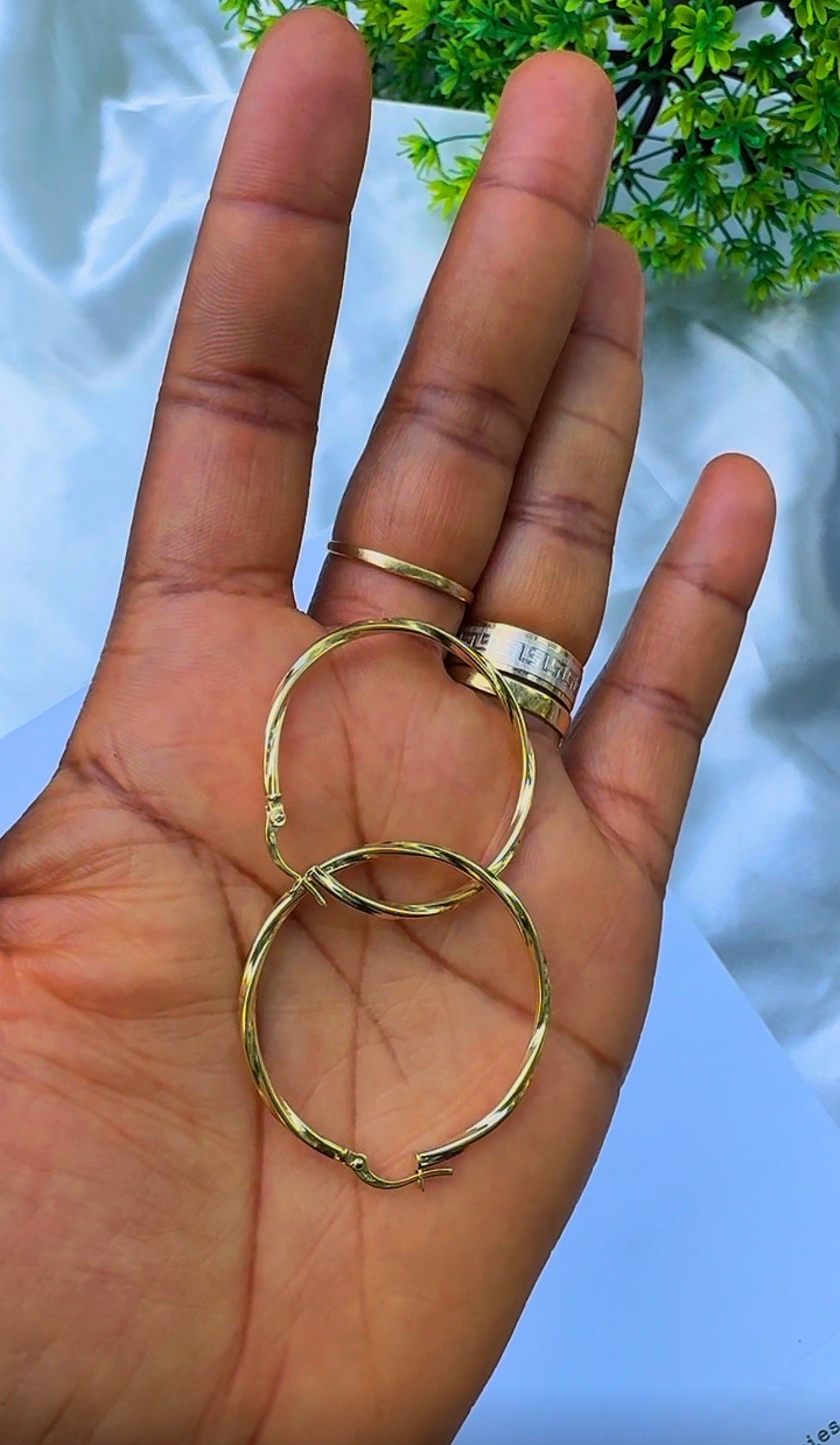 18K Solid Gold Medium Hoop Earrings | 1.5g & 1.63g