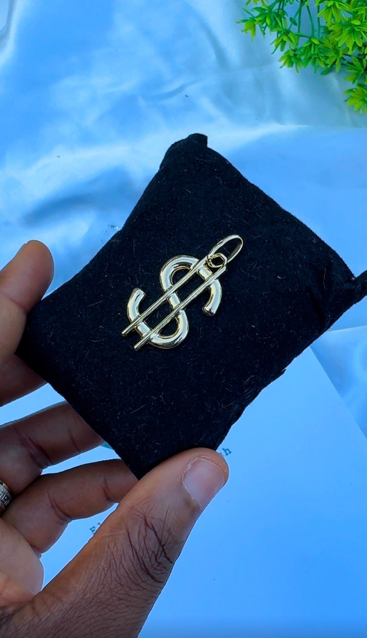 18ct Real Gold Dollar Pendant - 1.7g