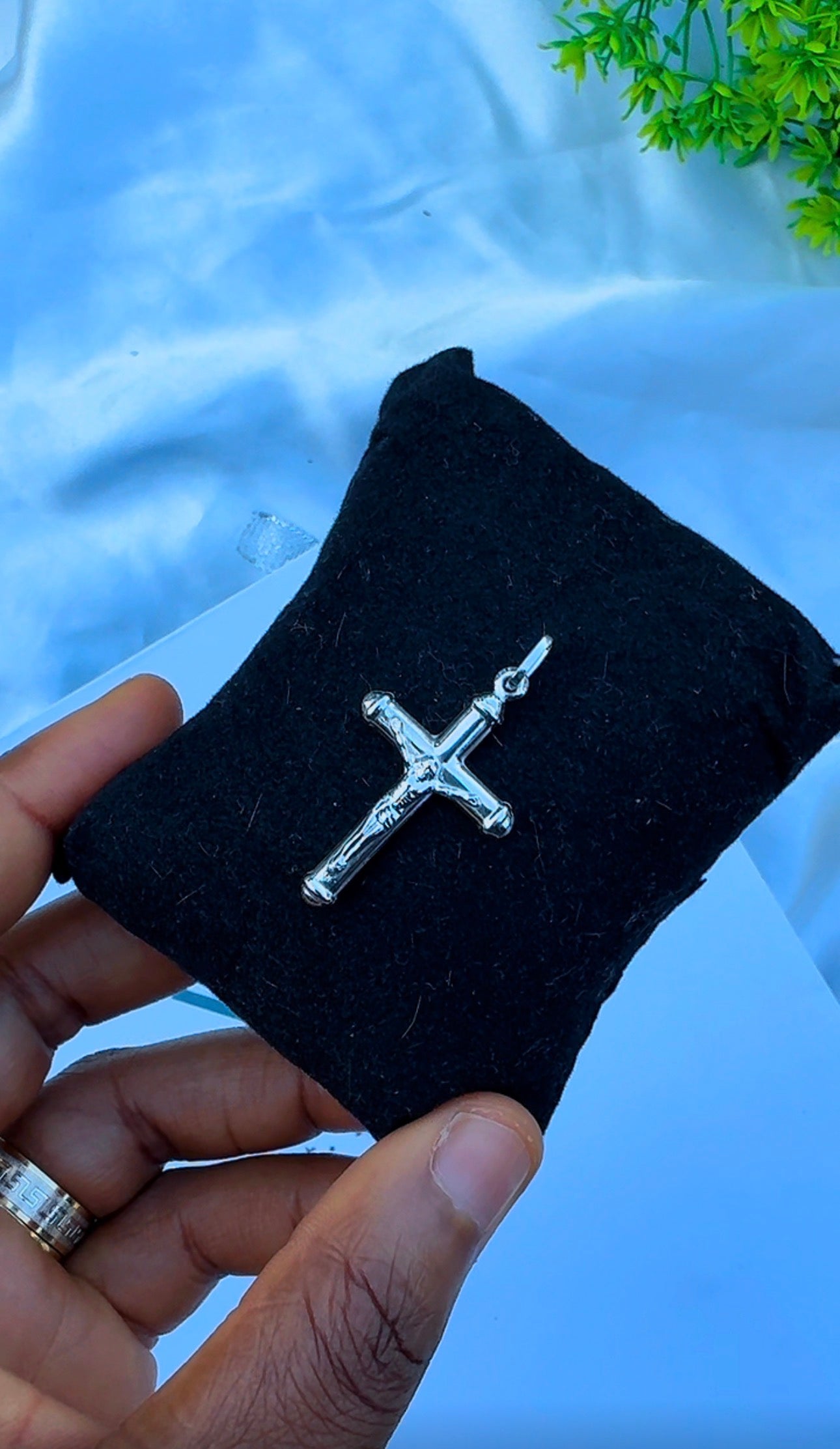 18 Karat Solid Gold (White) Cross Pendant - 1.6g (Extra)