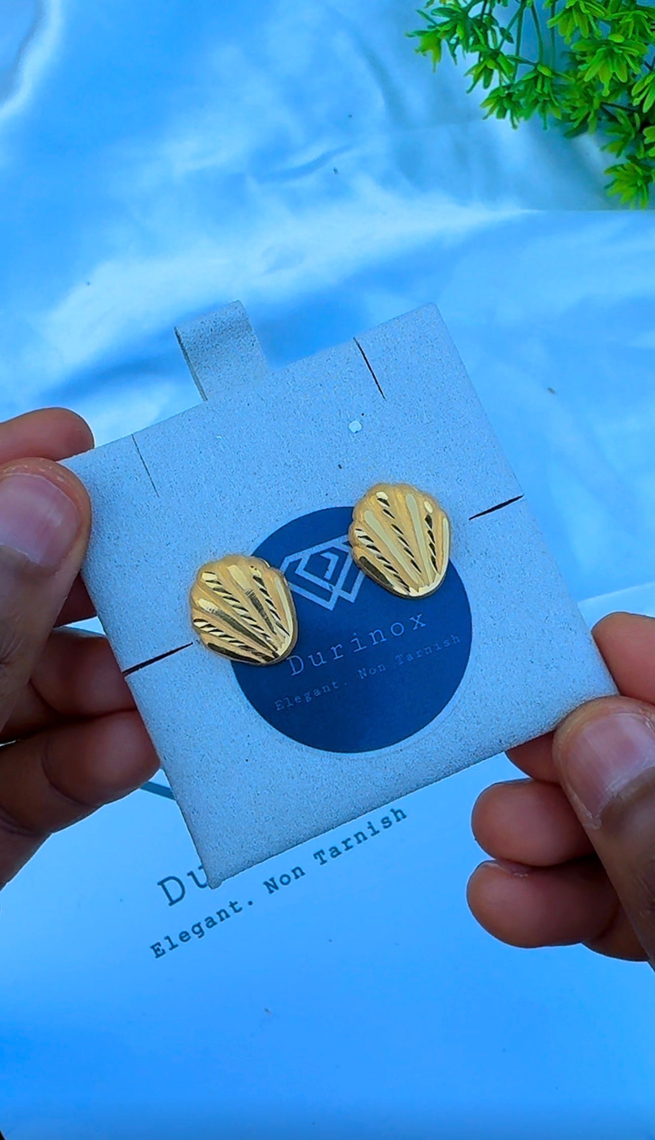 21 Karat Solid Gold Clam Stud Earrings | 1.9g