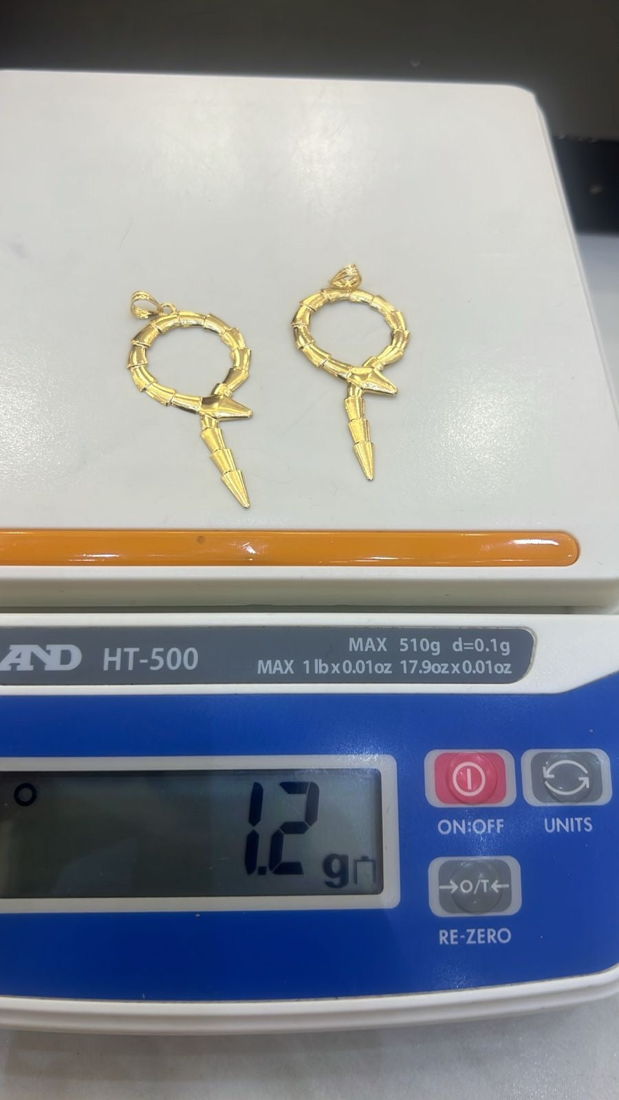 18k Solid Gold Minimalist BV Pendant | 0.6g