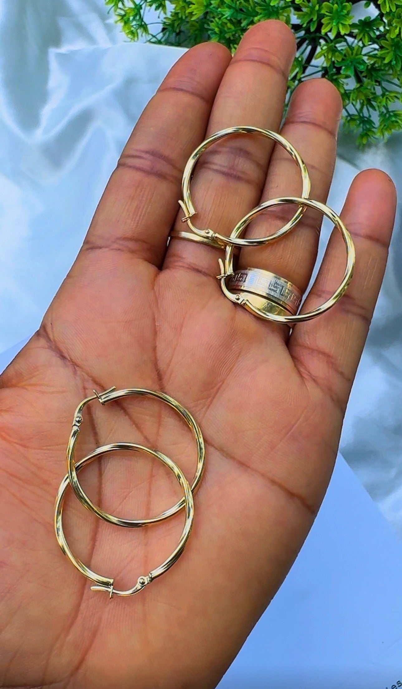 18K Solid Gold Medium Hoop Earrings | 1.5g & 1.63g