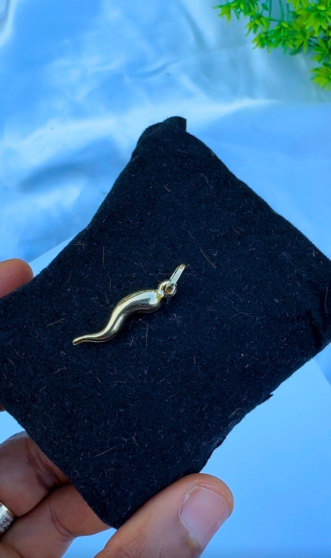 18K Solid Gold Cornicello Italian Horn Pendant - 0.9g