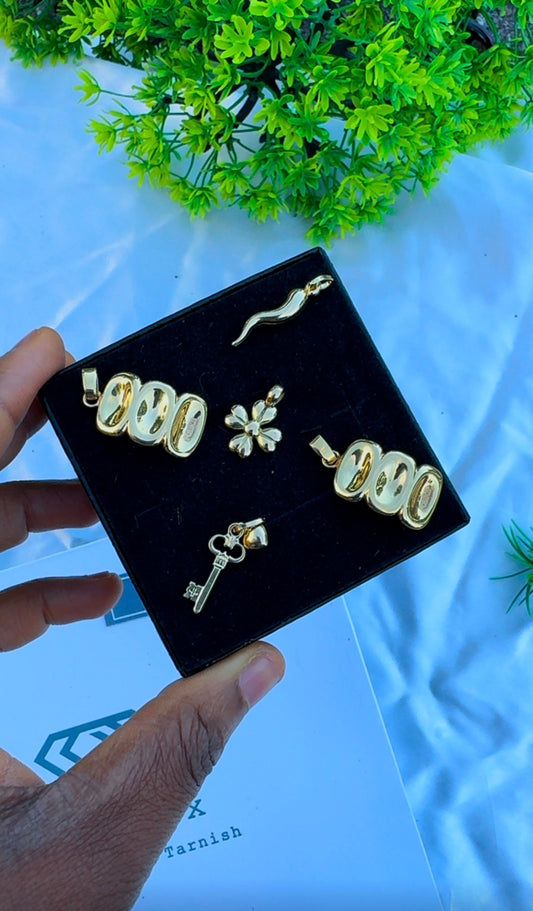 18 Karat Solid Gold Key with Heart Pendant ~ 1.3g