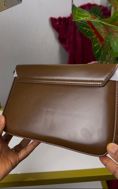 Minimalist Classic Smooth Faux Leather Crossbody Bag | LARYZ Everyday 013