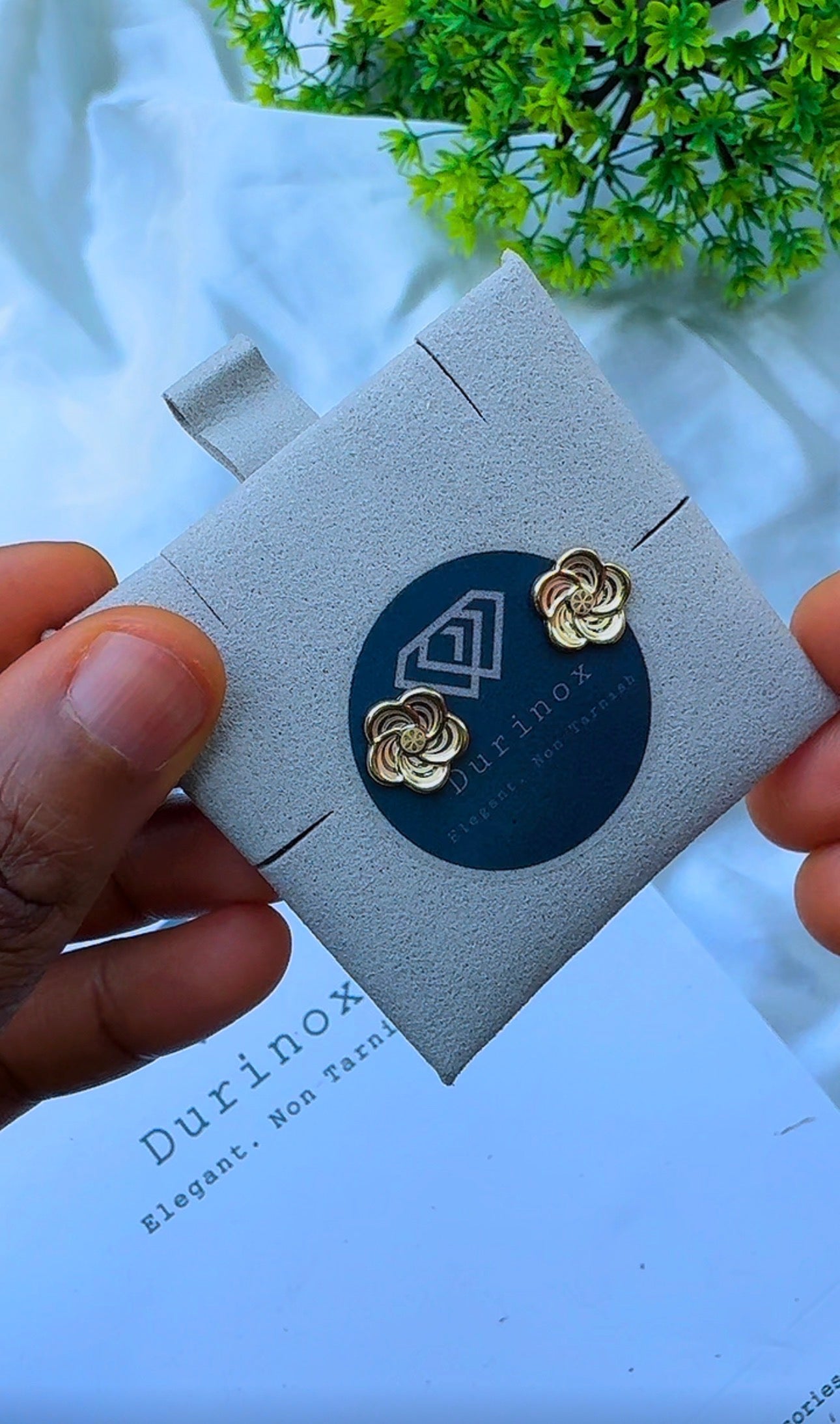 18K Solid Gold Swirl Stud Earrings | 1.81g