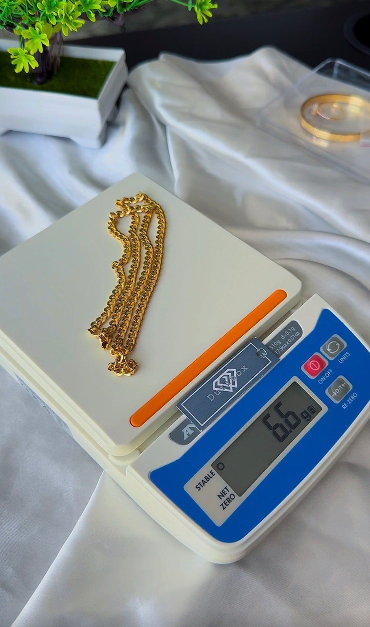 18K Solid Gold Cuban Chain Necklace Unisex | 22 Inches | 6.6g