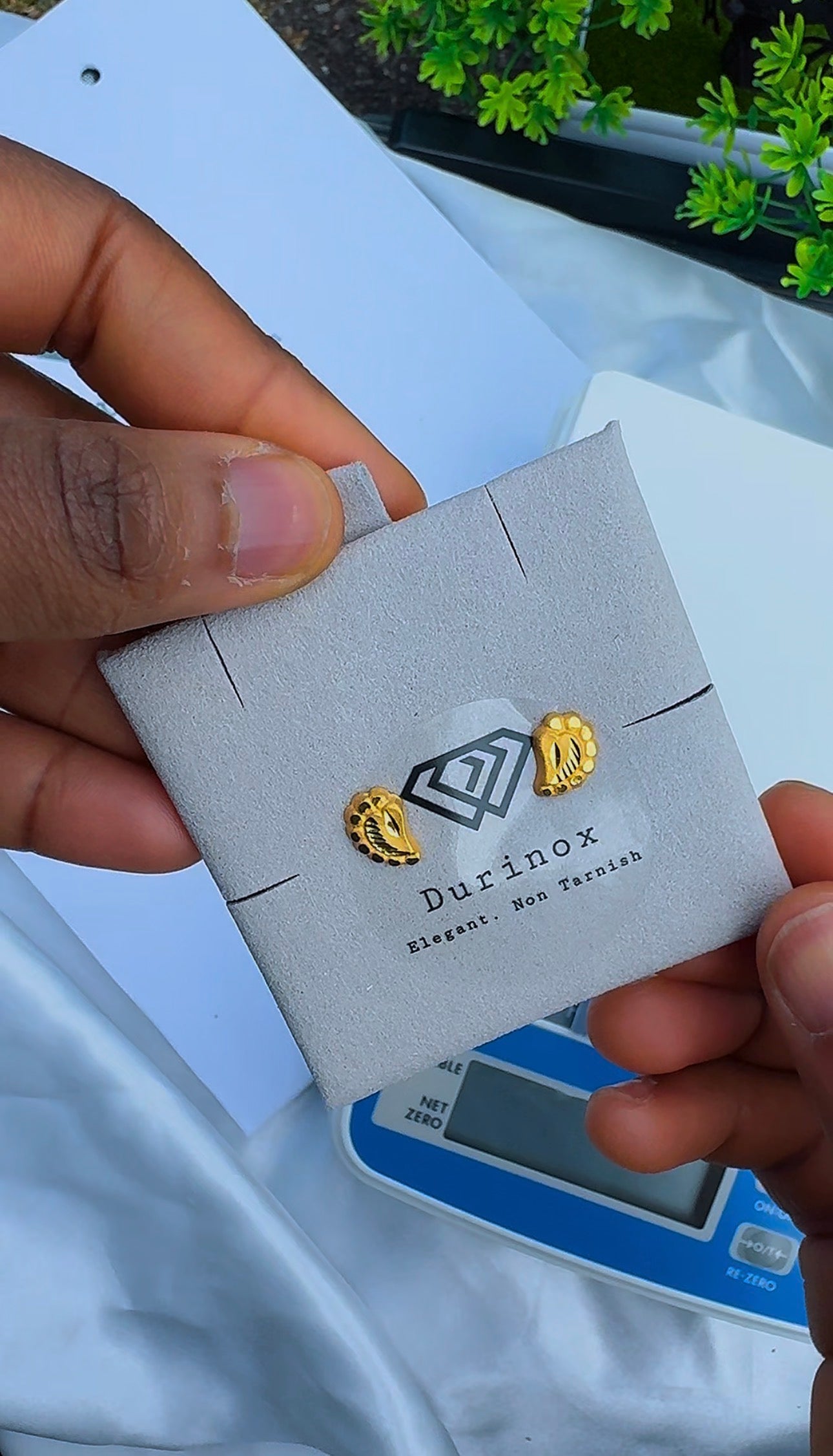 Diiga 21 Karat Real Gold Stud Earrings