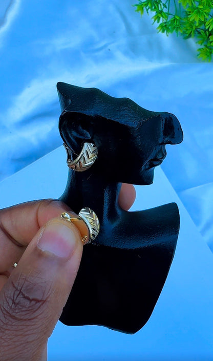 18K Solid Gold Chevron Textured Huggie Hoop Earrings | Vintage Italian Style Half Hoops with Lever Back | 1.7g