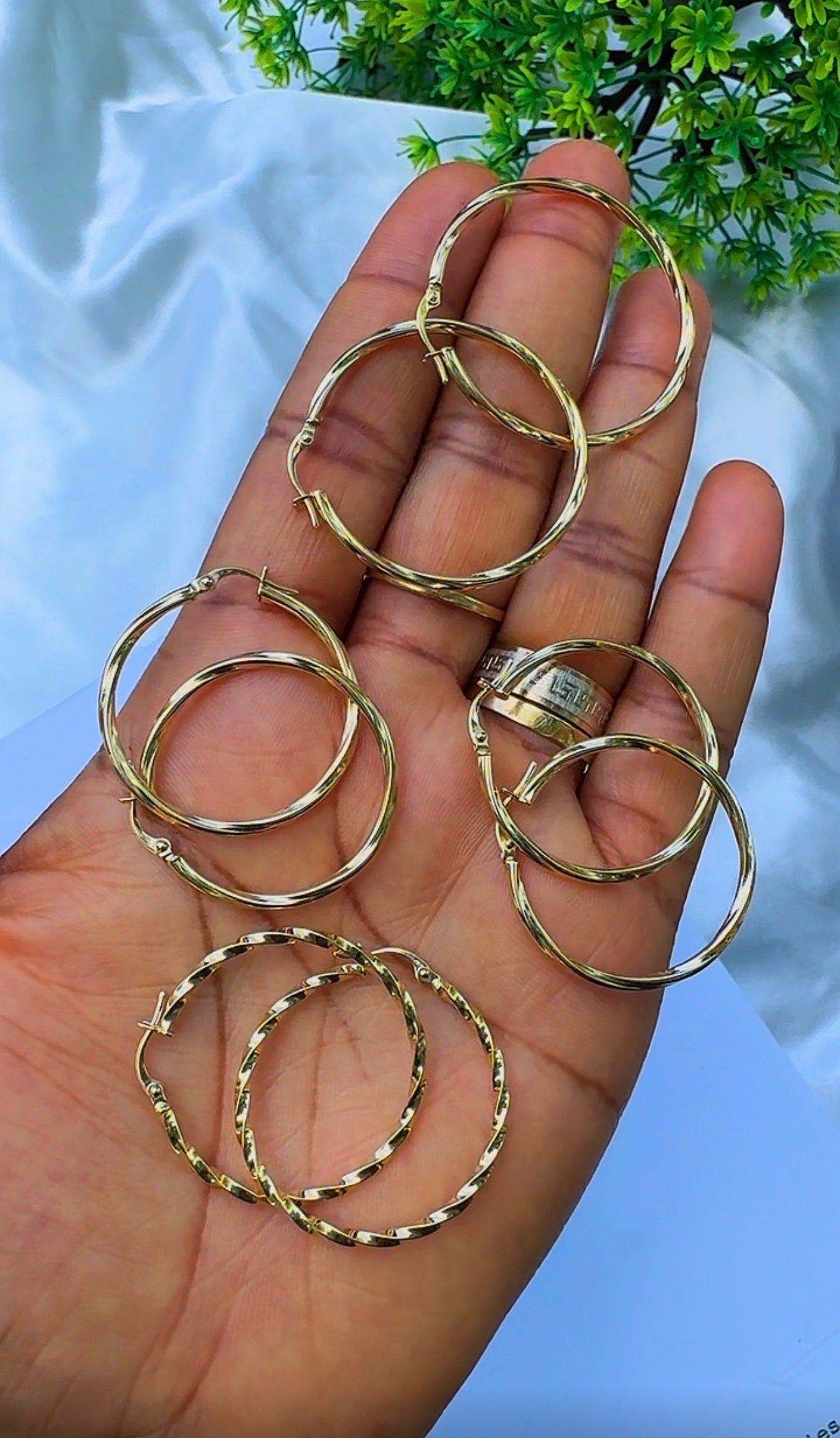 18K Solid Gold Medium Hoop Earrings | 1.5g & 1.63g