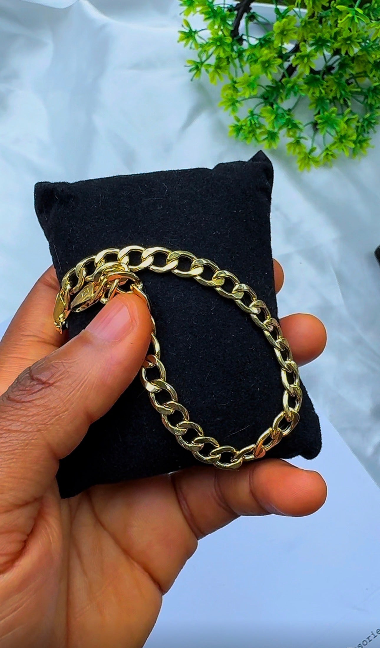 18K Solid Gold Cuban Bracelet – 4.4g - 8 Inches