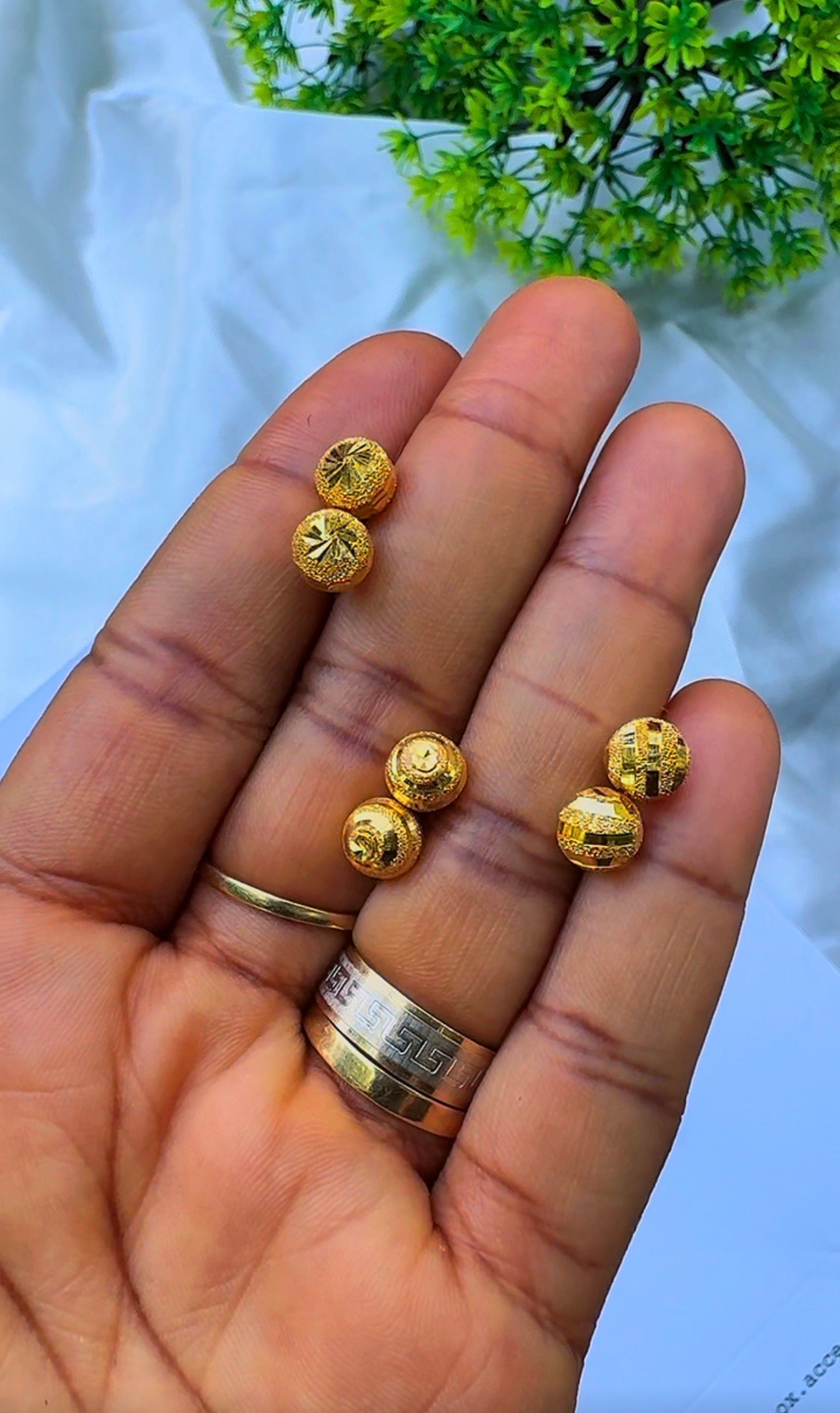 21 Karat Solid Gold Ball Stud Earrings | 1.8g & 2.0g | 3 Different Designs