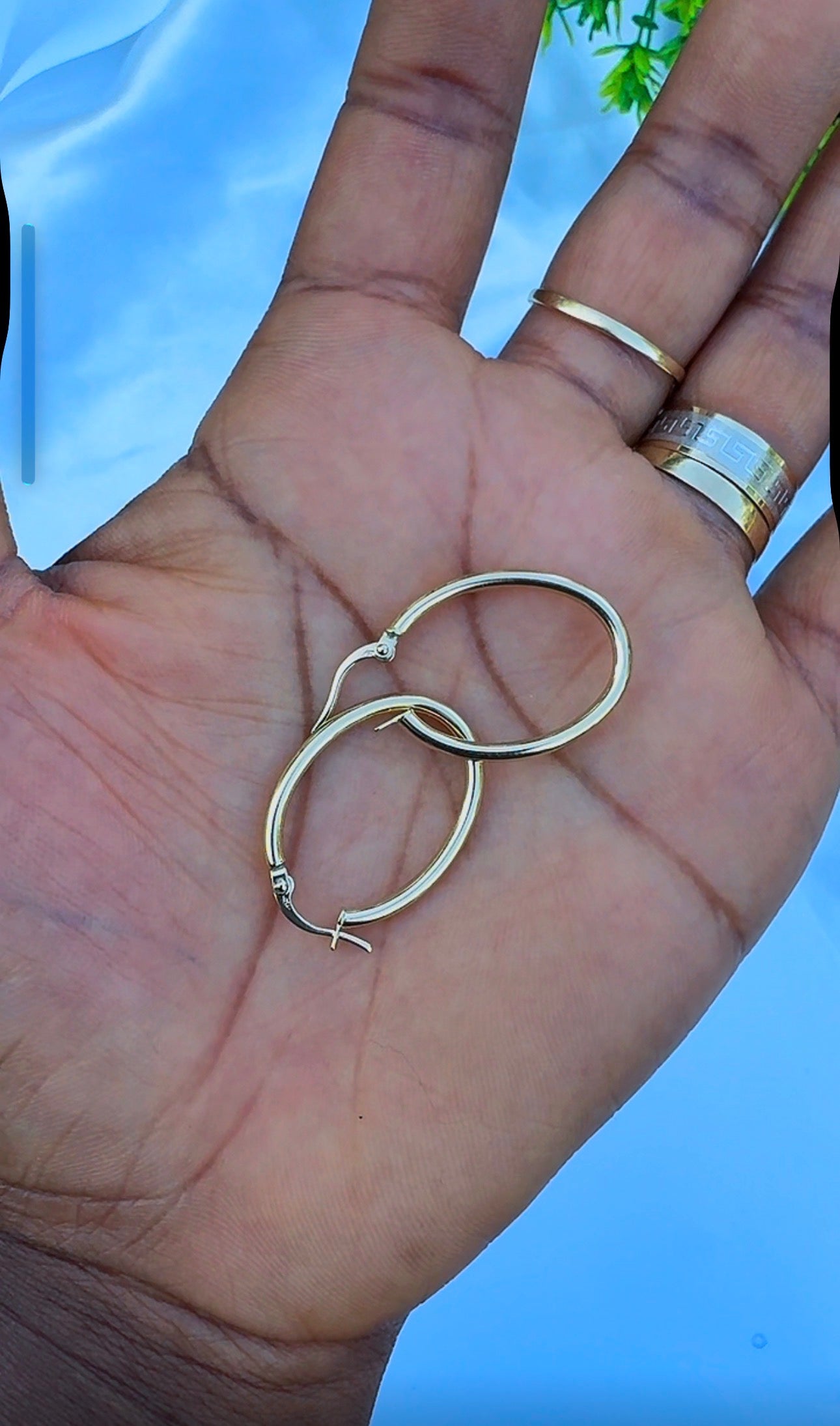 18 Karat Solid Gold Medium Hoop Earrings 1.3g