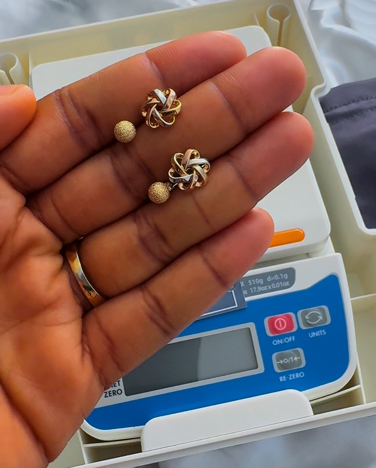 Deger 18 Karat Gold Stud Earrings