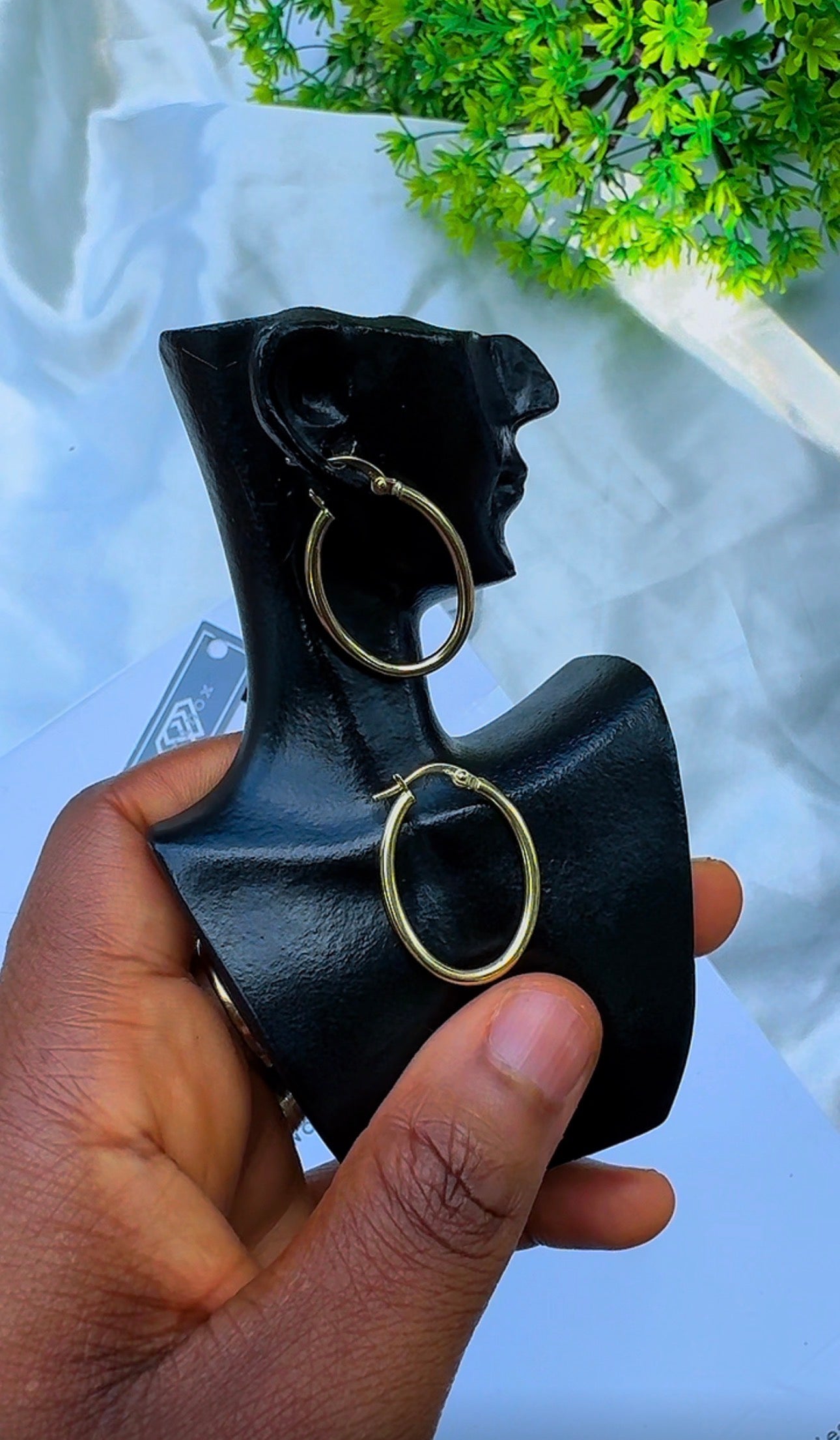 18 Karat Solid Gold Medium Hoop Earrings 1.3g