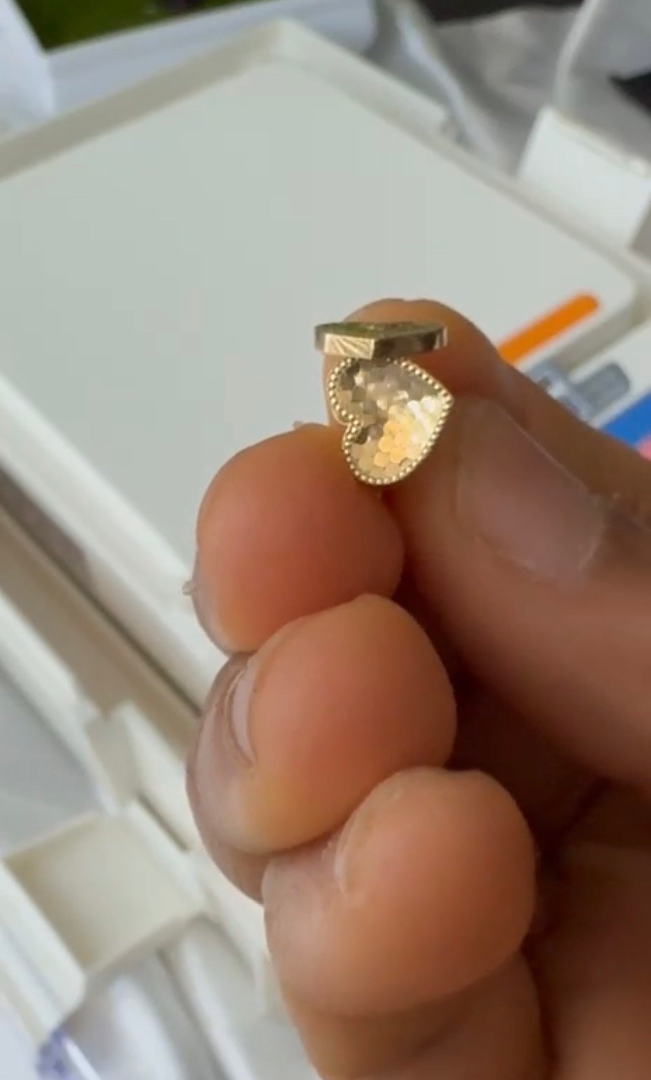 18ct Solid Gold Stud Earrings (Heart) 1.7g