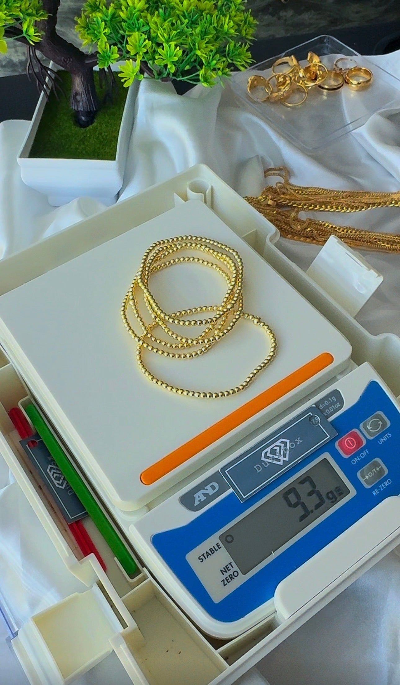 18K Solid Gold Stretchable Bangle (Shiny) | 1.9g | Small to Medium Wrists