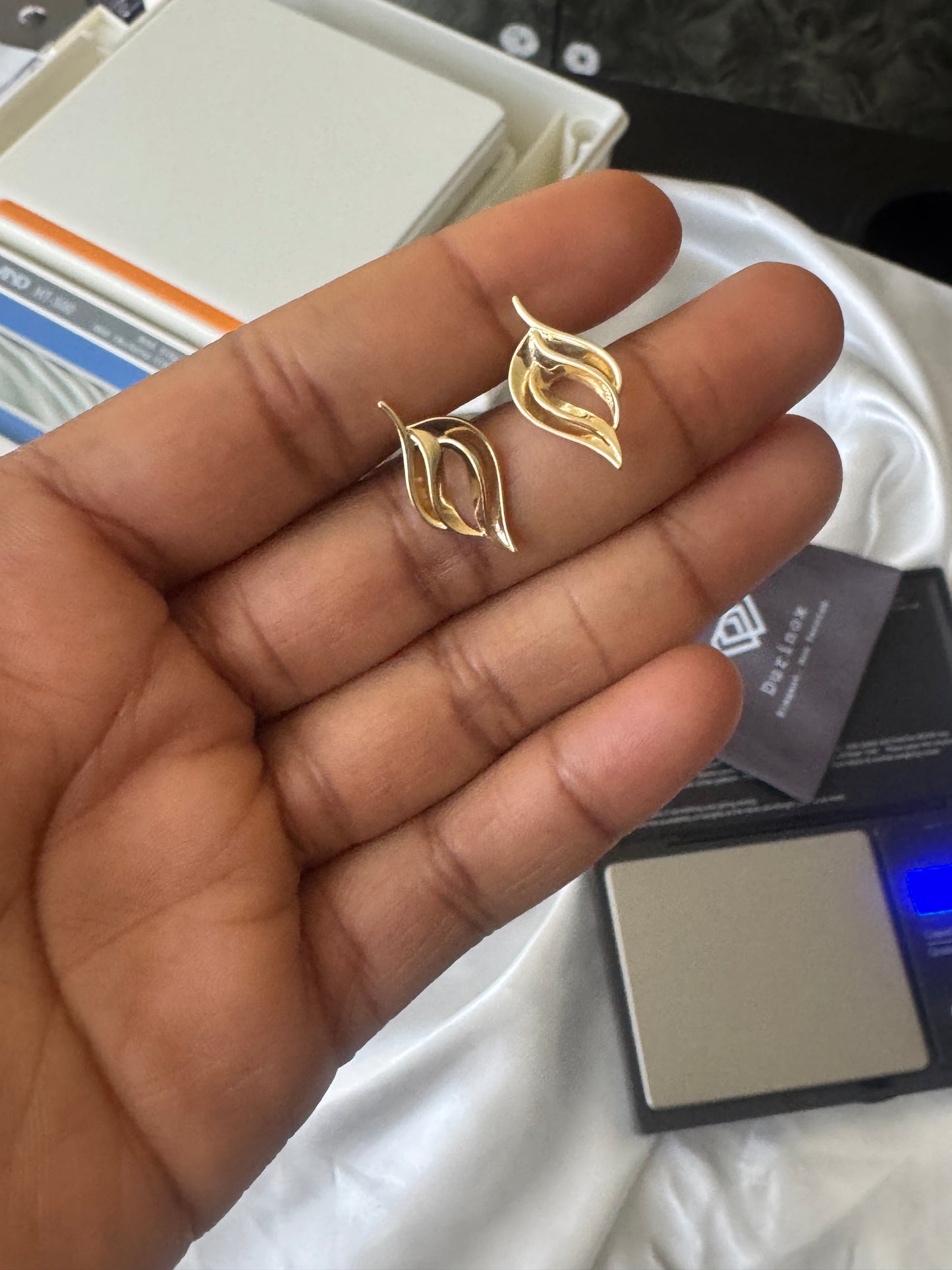 Degard 18 Karat Gold Stripe Stud Earrings