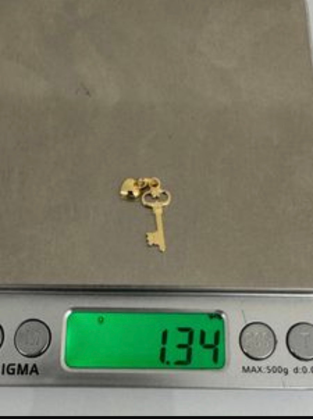 18 Karat Solid Gold Key with Heart Pendant ~ 1.3g