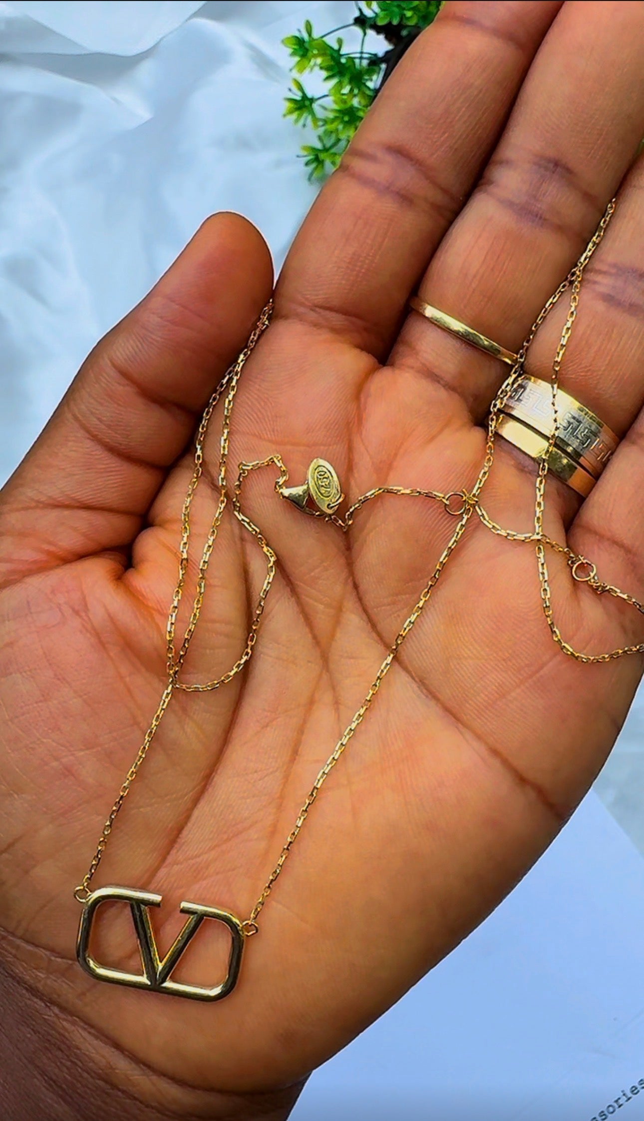 18K Solid Gold V Instant Chain Necklace For Women | 3.6g | 20 Inches (18” + 2”)