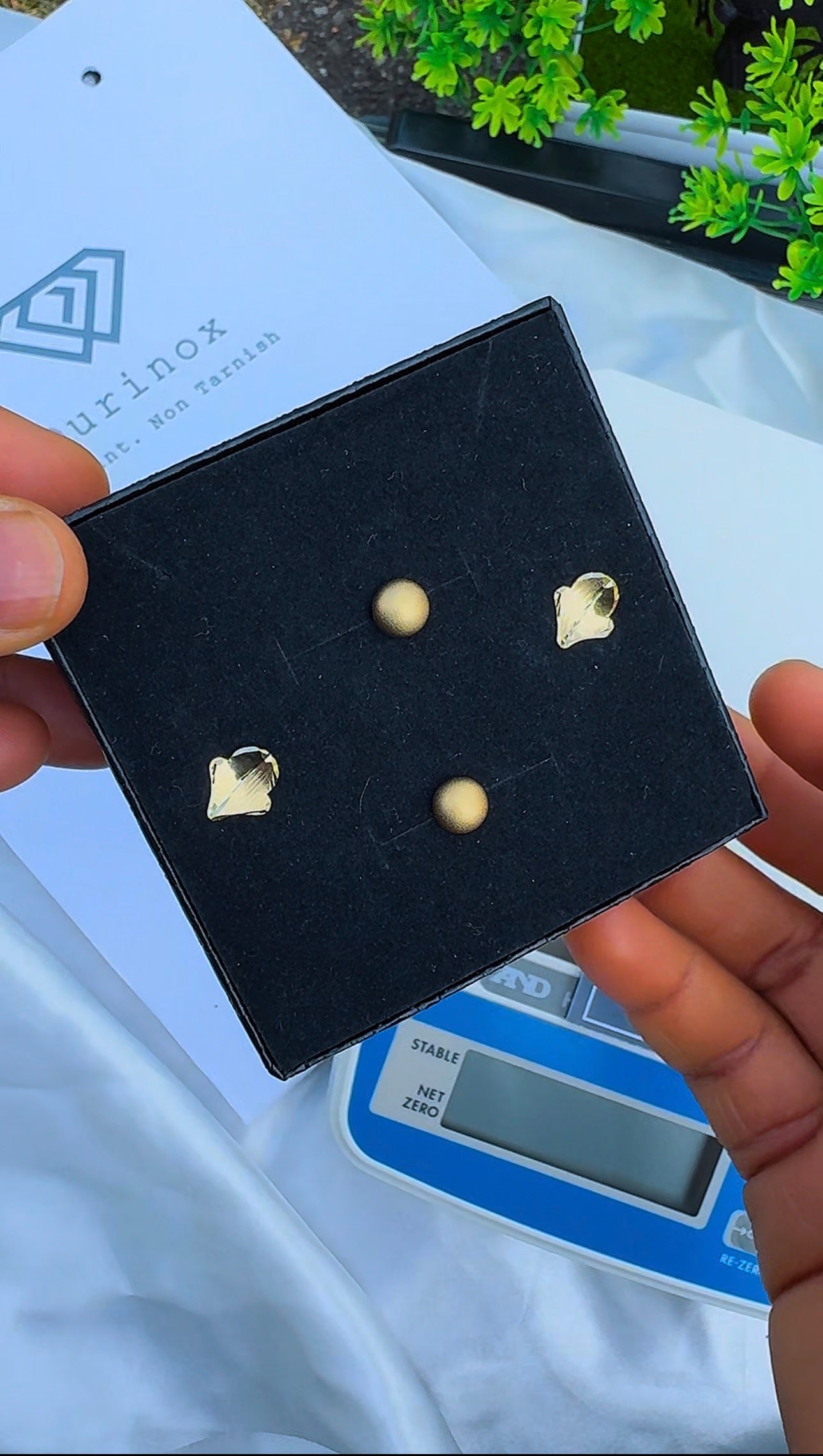 Degaac 18ct Solid Gold Stud Earrings