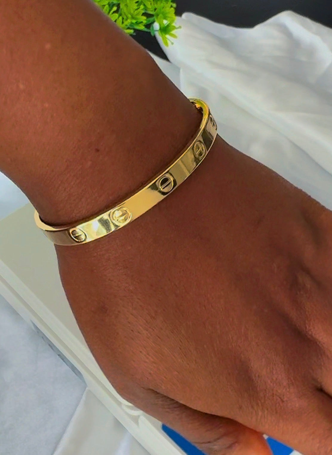 18K Solid Gold Classic Branded Screw Bangle | Size 17 | 7.2g