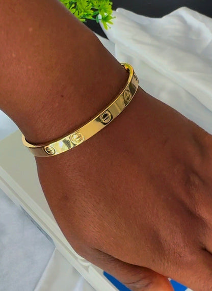18K Solid Gold Classic Branded Screw Bangle | Size 17 | 7.2g