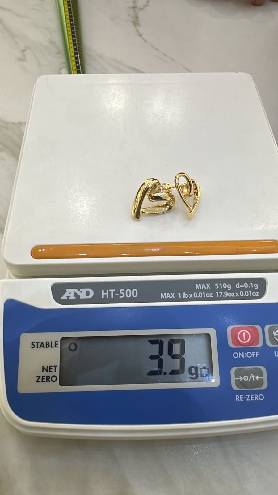 Deget 18 Karat Pure Gold Love Stud Earrings