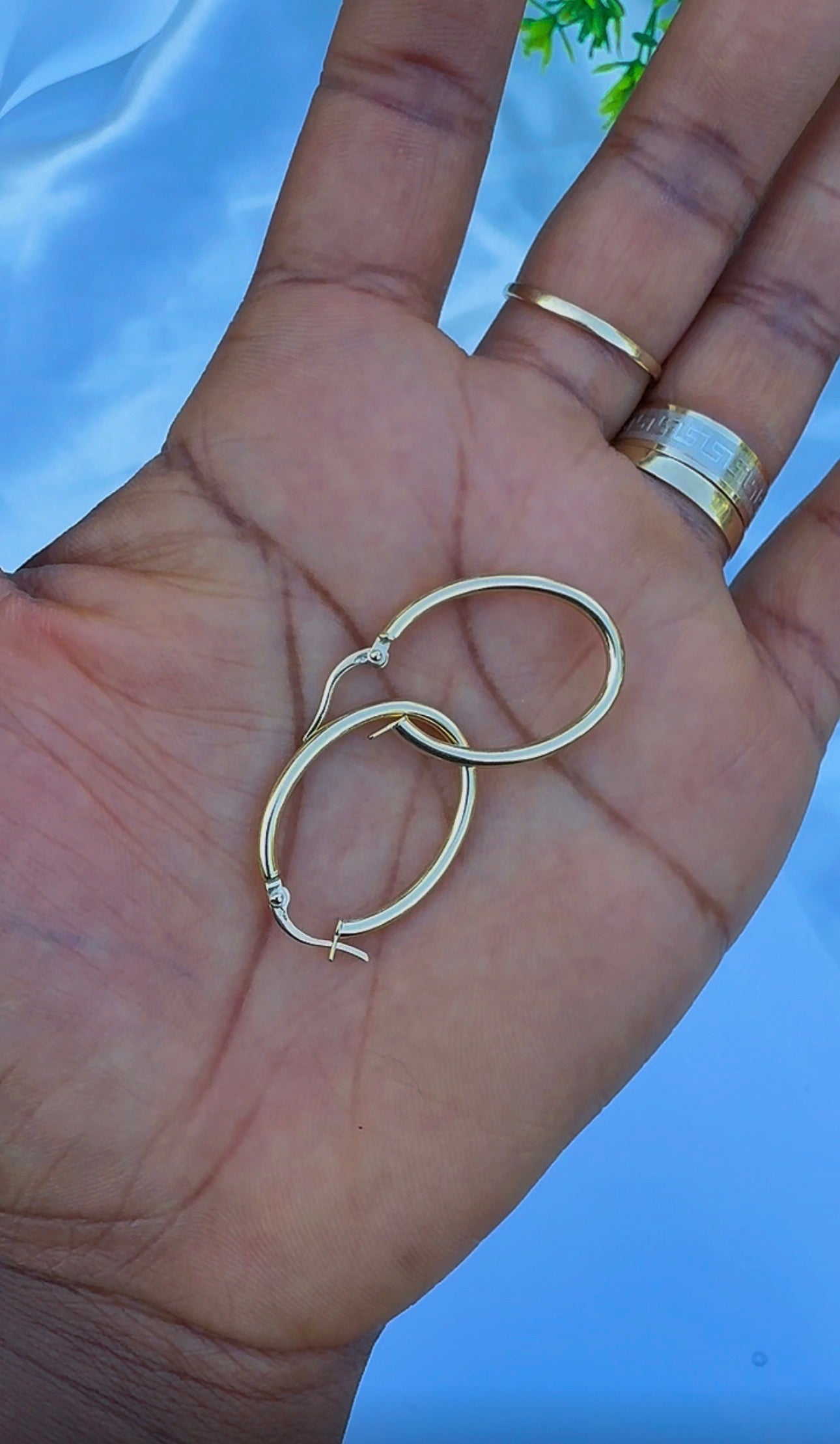 18 Karat Solid Gold Medium Hoop Earrings 1.3g