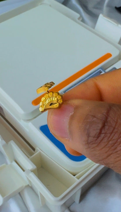 Diiga 21 Karat Real Gold Stud Earrings