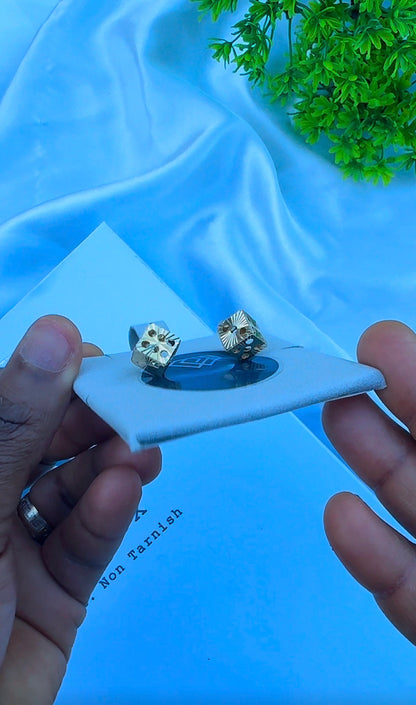 18ct Solid Gold Cube Stud Earrings | 3.1g