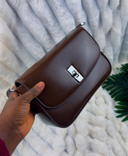 Minimalist Classic Smooth Faux Leather Crossbody Bag | LARYZ Everyday 013
