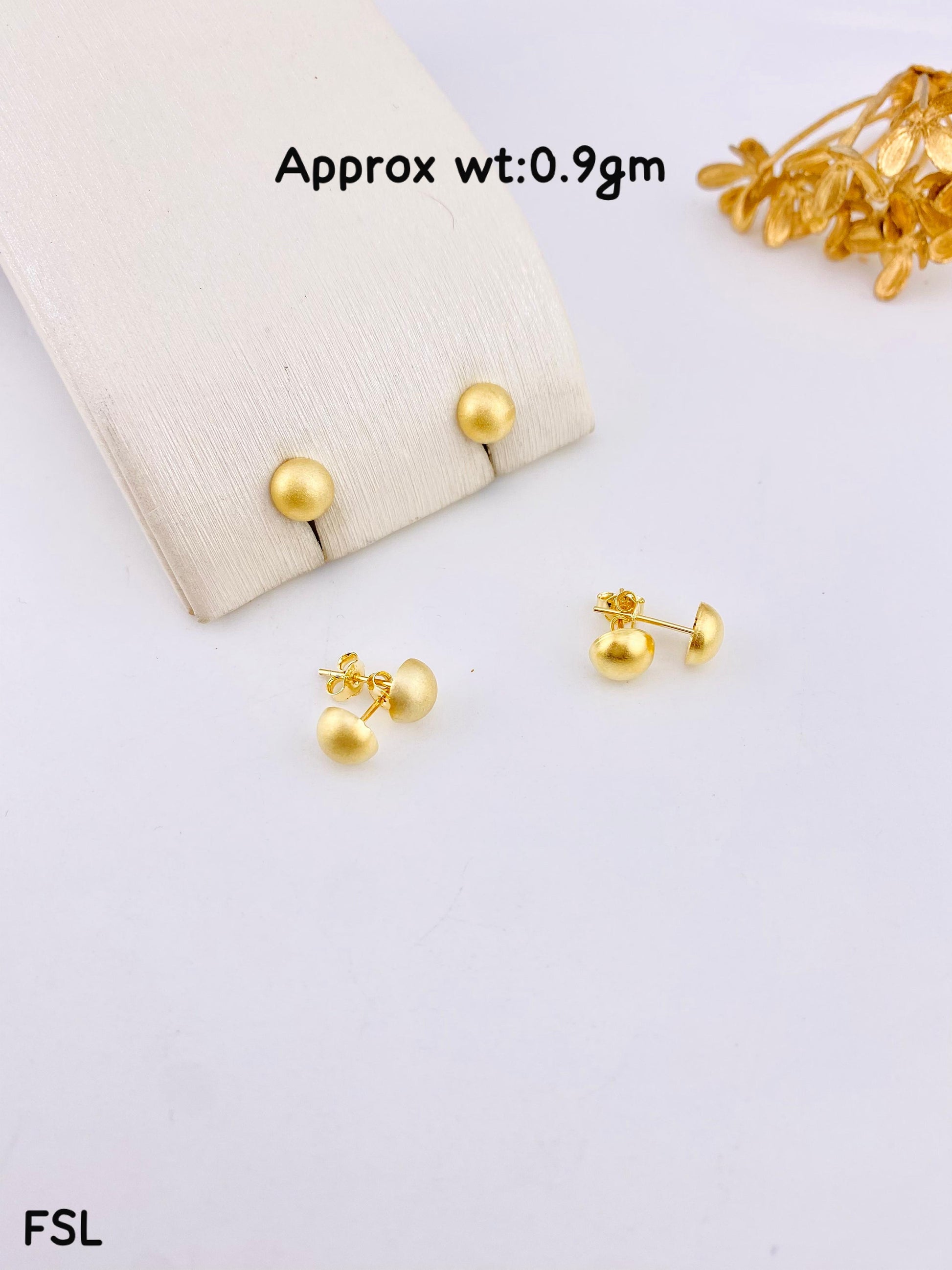 Gold earrings on a white background with weight information displayed.