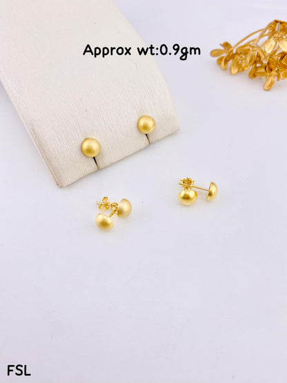 Gold earrings on a white background with weight information displayed.