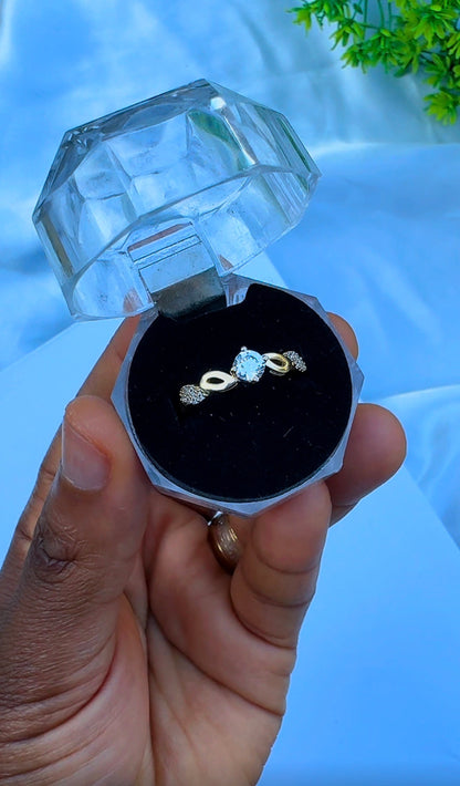 18K Solid Gold Engagement Ring For Women | Size 8 | 2.1g