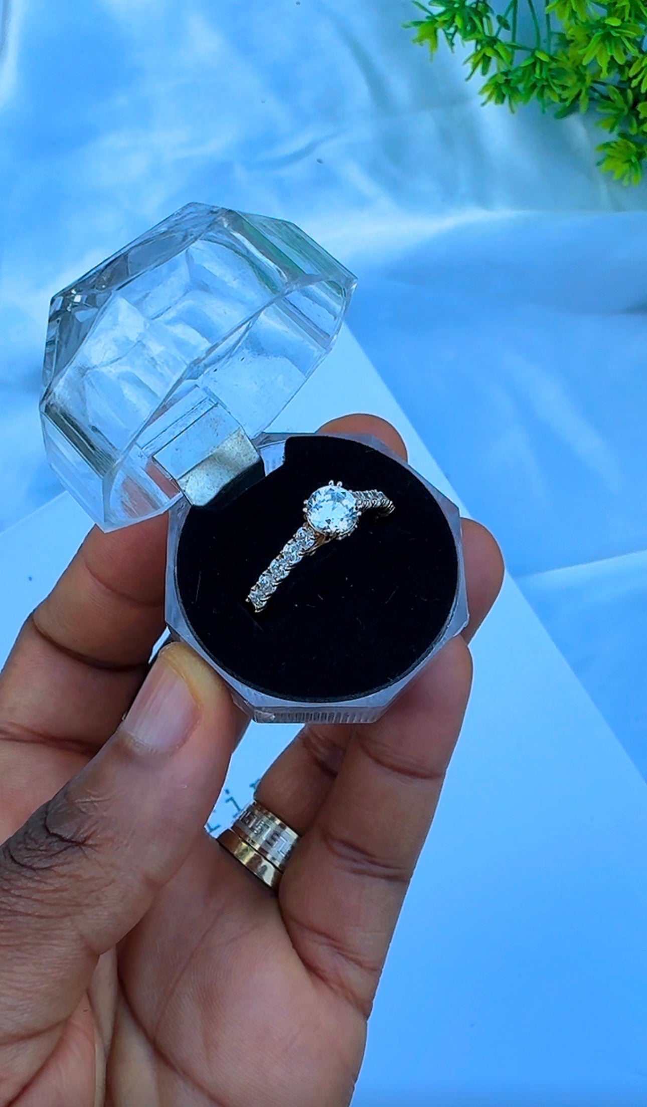 18K Solid Gold Engagement Ring For Women | Size 9 | 3.2g