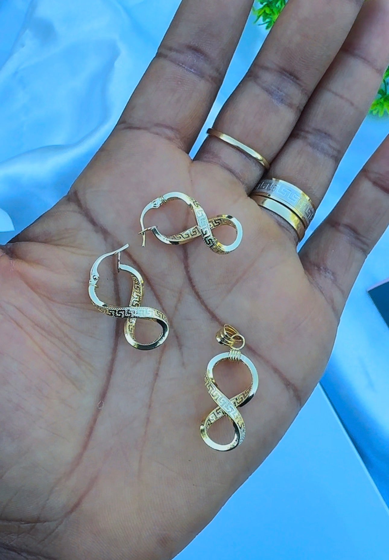 18 Karat Real Gold Twist Earrings & Pendant Jewellery Set