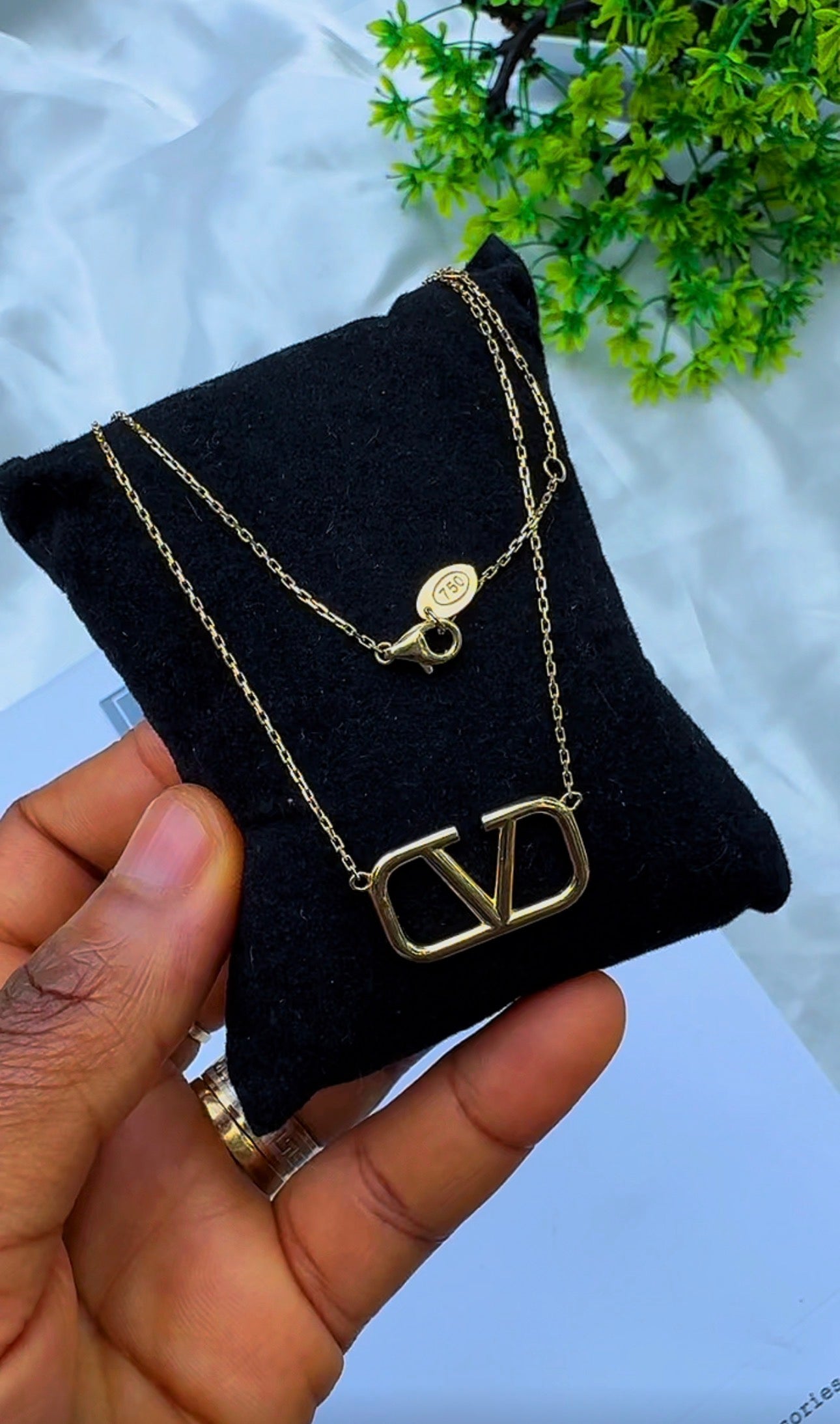 18K Solid Gold V Instant Chain Necklace For Women | 3.6g | 20 Inches (18” + 2”)