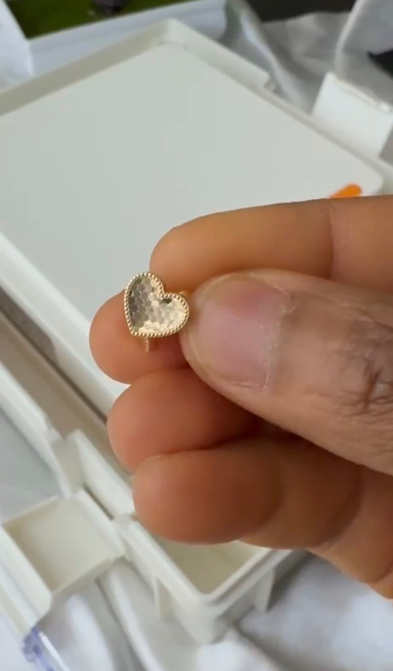 18ct Solid Gold Stud Earrings (Heart) 1.7g