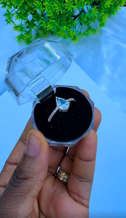 18K Solid Gold Pear Cut | Teardrop Gemstone Ring - Size 8 - 2.6g