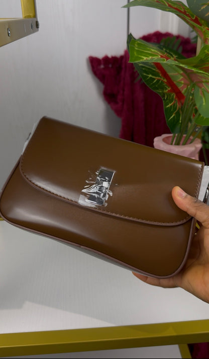 Minimalist Classic Smooth Faux Leather Crossbody Bag | LARYZ Everyday 013