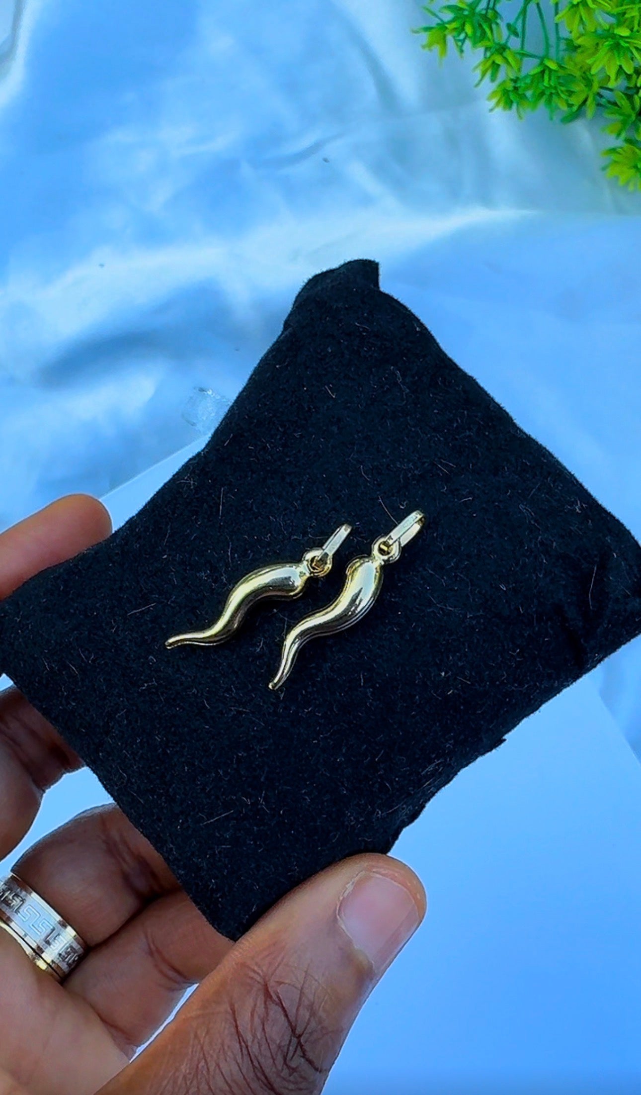 18K Solid Gold Cornicello Italian Horn Pendant - 0.9g