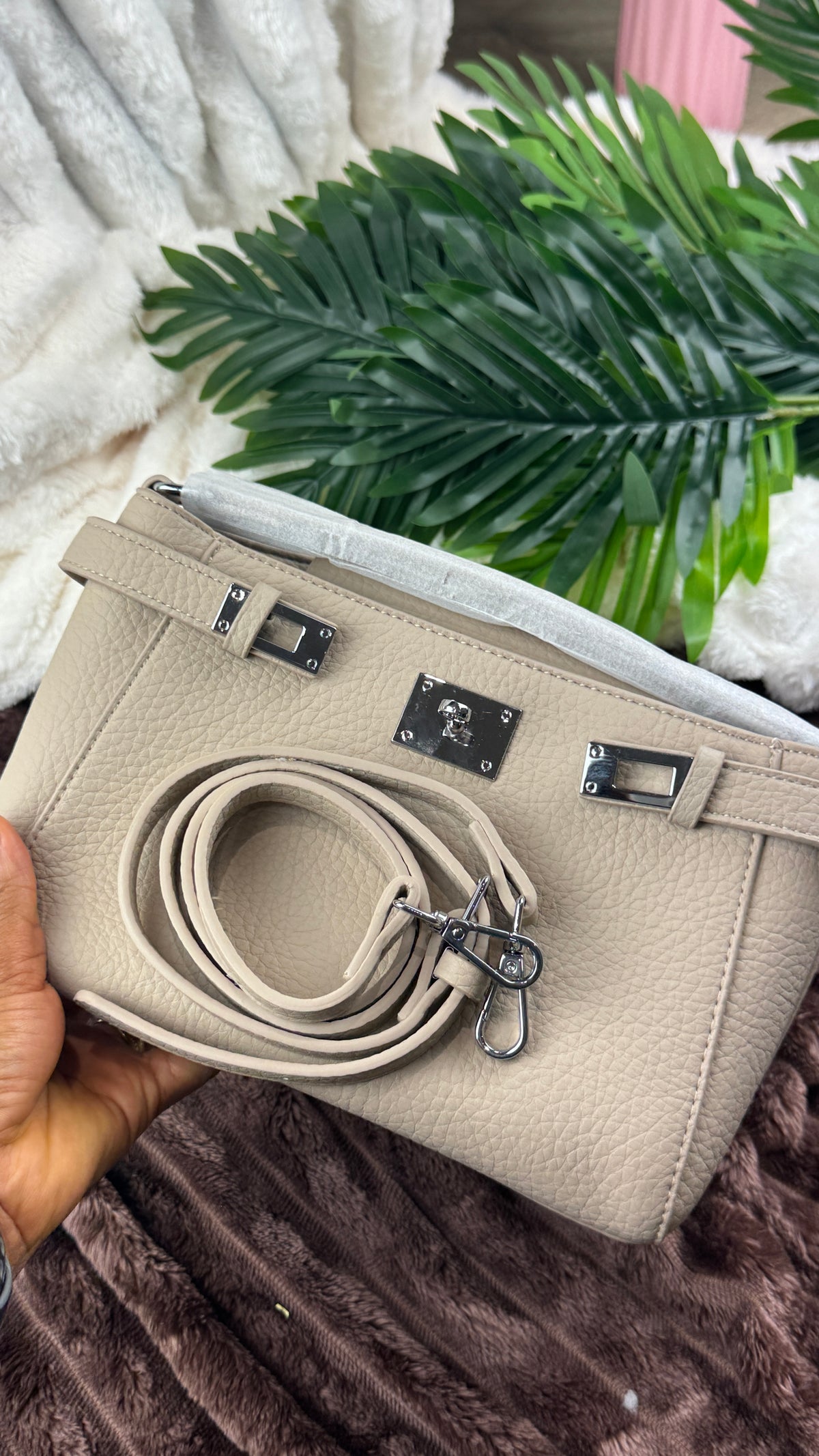 Women’s Biege | Khaki Pebbled Leather Turn-Lock Shoulder Bag | LARYZ Everyday 044 | Medium