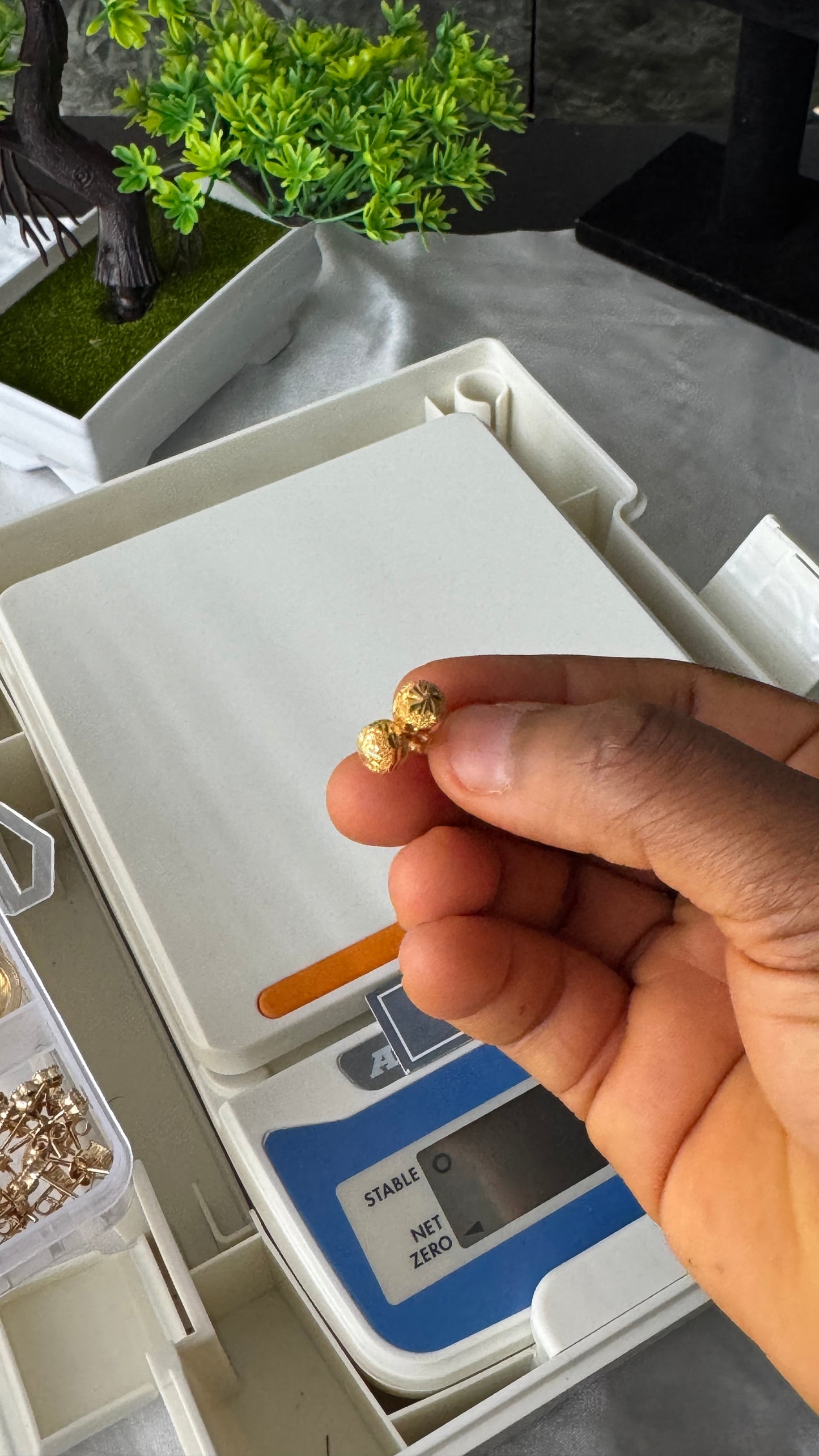 21 Karat Solid Gold Ball Stud Earrings | 1.8g & 2.0g | 3 Different Designs